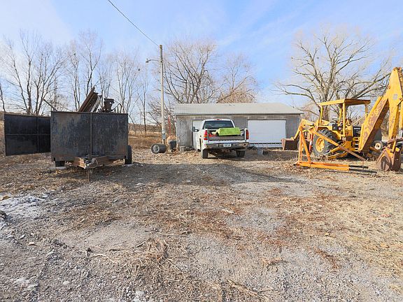 3rd image of 33332 Railroad Hwy