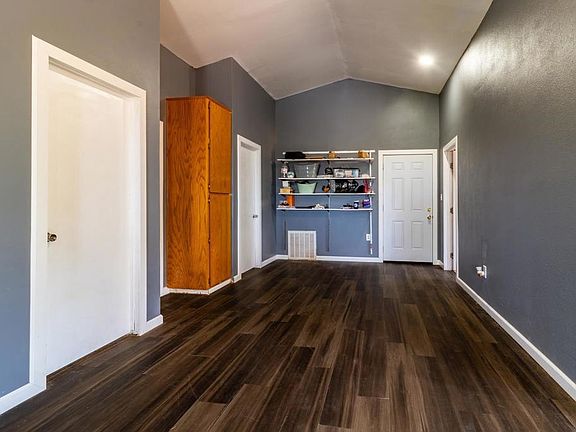 4th image of 13711 Glen Ln