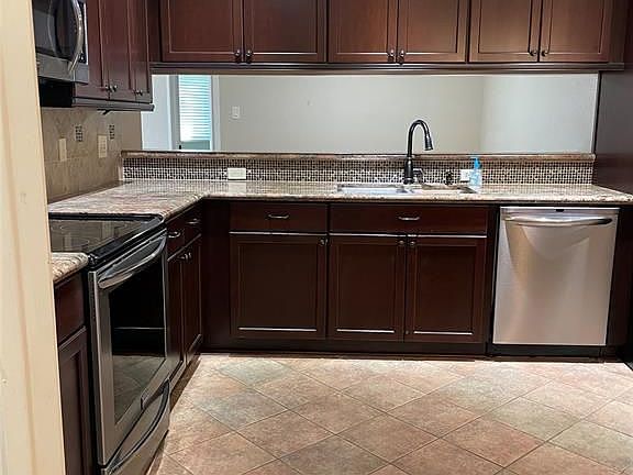 4th image of 2821 Pine Mills Dr