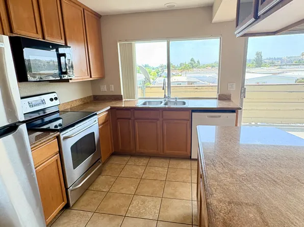 615 Fredricks Ave, Oceanside, CA