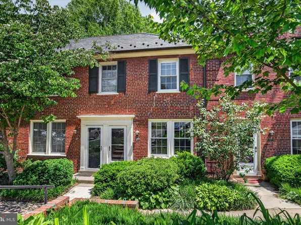 1201 S Barton St Unit 165, Arlington, VA 22204