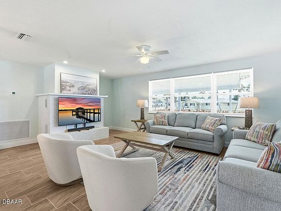 5th image of 341 Plaza Blvd