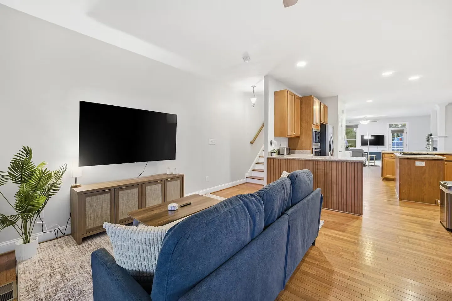 4 bed, 3.5 bath, 2851 sqft, $5,200 — Photo 2