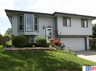 4901 W Thatcher Ln, Lincoln, NE 68528
