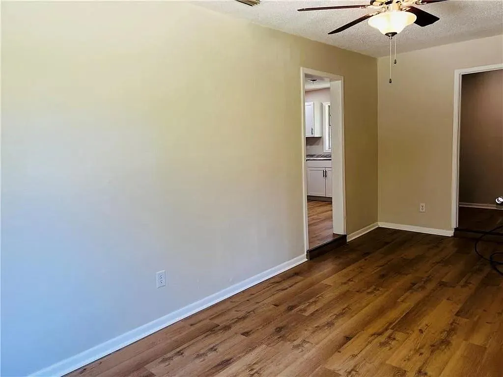 3 bed, 1.0 bath, 1269 sqft, $1,400 — Photo 4