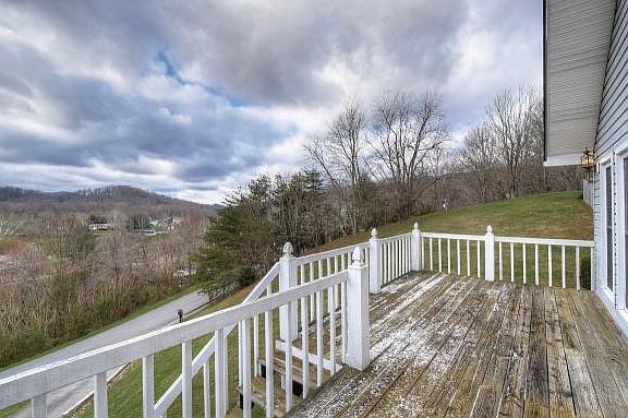 4th image of 426 Green Brook Cir