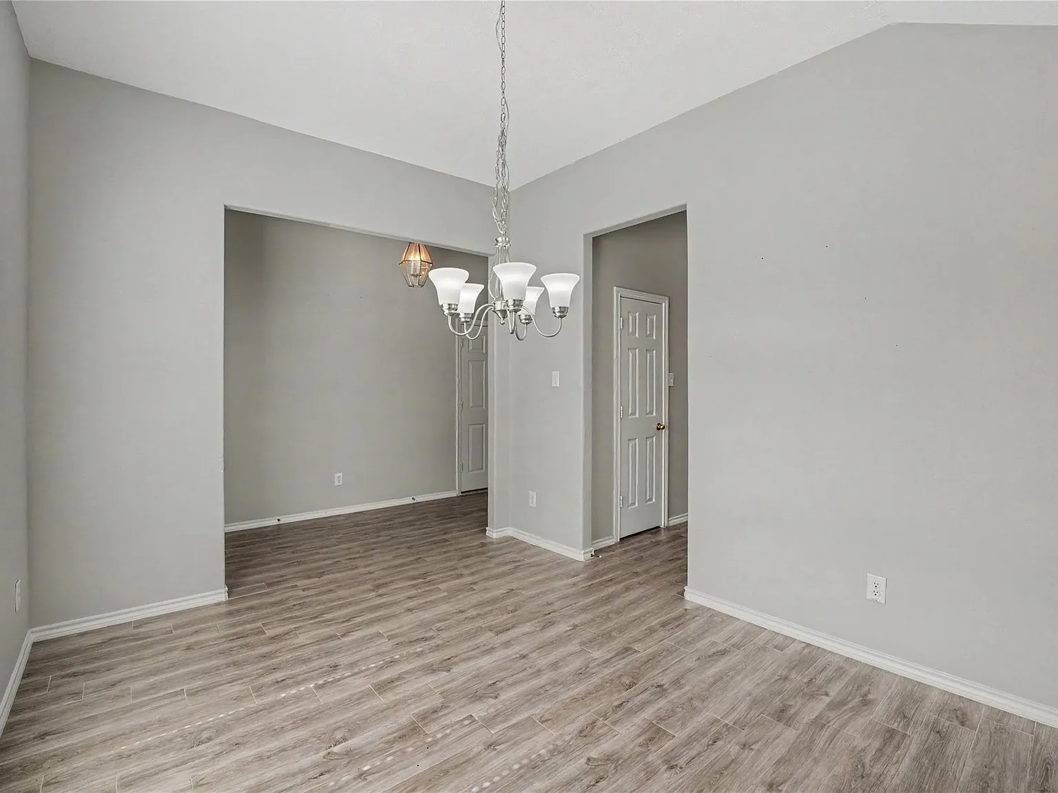4 bed, 2.0 bath, 2017 sqft, $2,250 — Photo 3