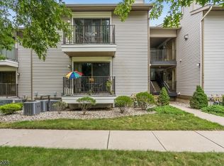 9 Sam Bonnell Dr #109, Clinton, NJ 08809