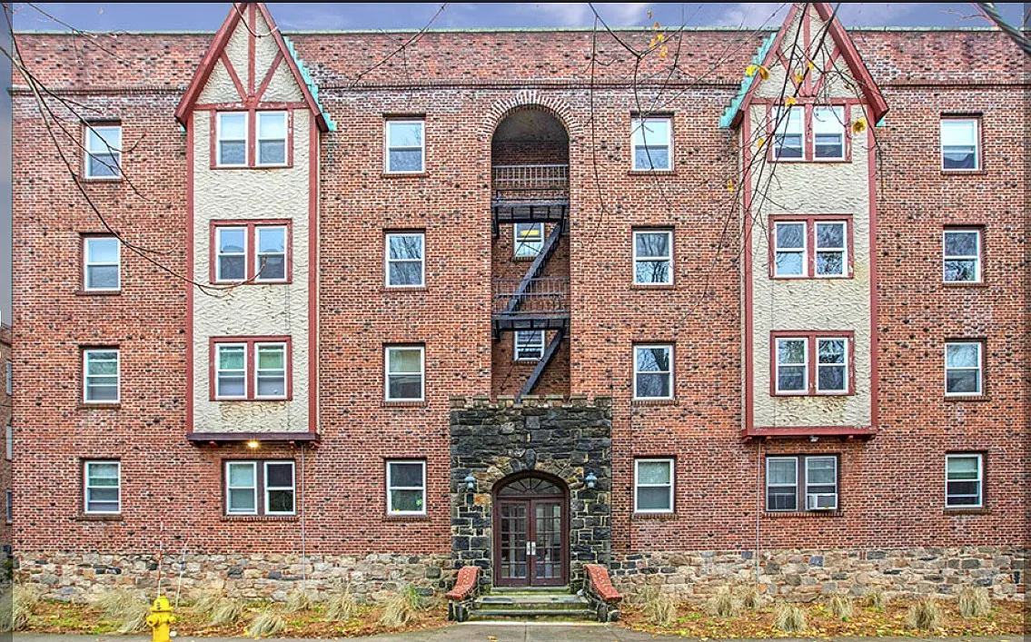 8 Washington Ct — Photo 1