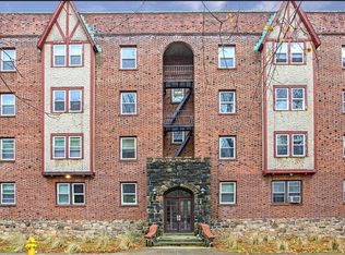 8 Washington Ct, Stamford, CT 06902