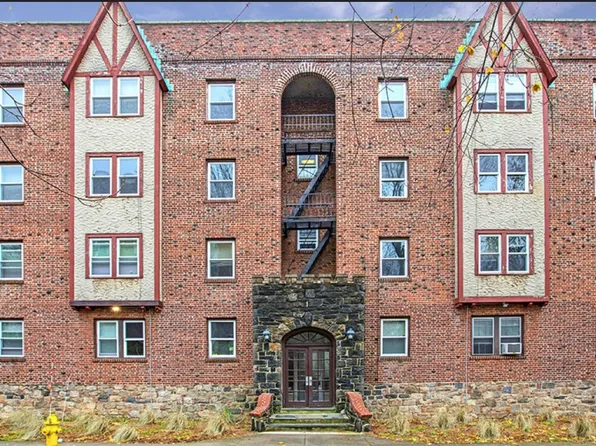 8 Washington Ct, Stamford, CT 06902