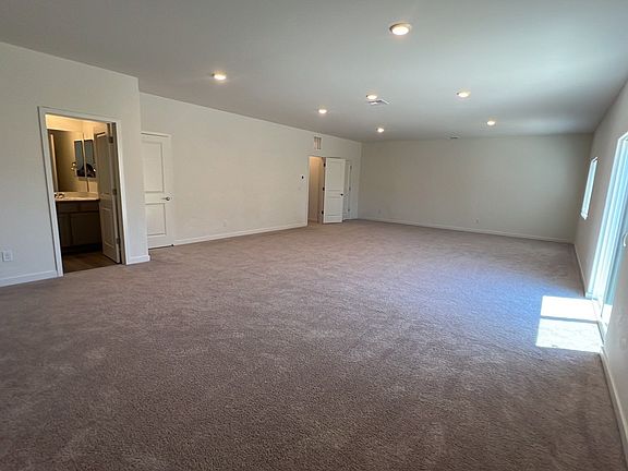 4th image of 252 Belmullet Dr
