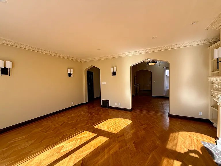 3542 Webster St — Photo 3