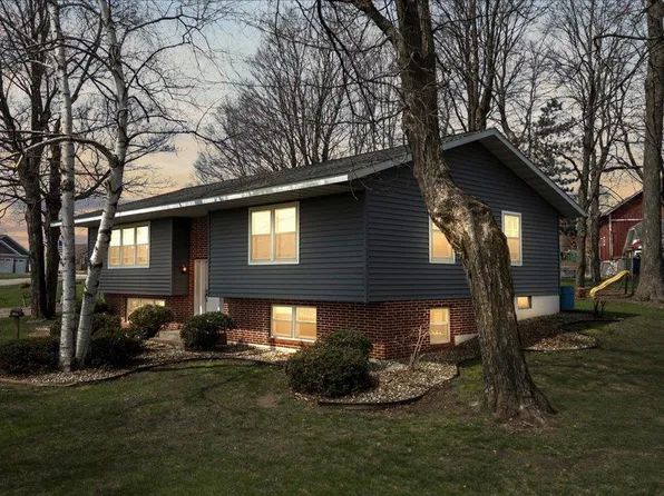 912 South 3RD AVENUE, Edgar, WI 54426