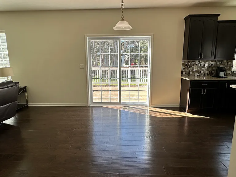 716 Yorkshire Dr — Photo 12