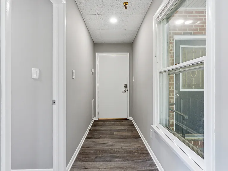 1725 Henry Ave #101 — Photo 4