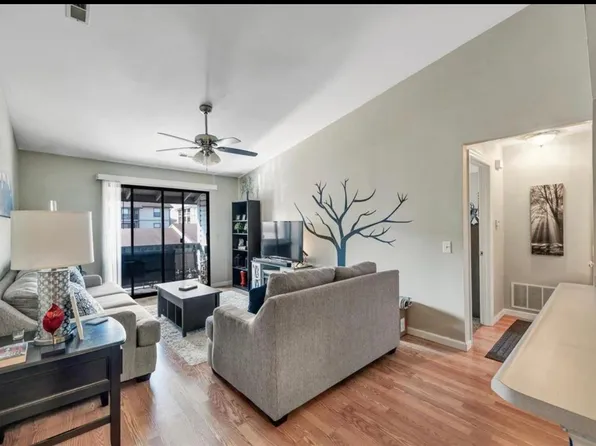 1633 Summergate Pkwy #P, Saint Charles, MO 63303