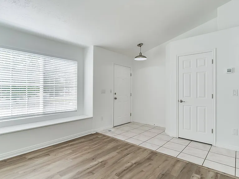 2519 S 1400 W — Photo 21