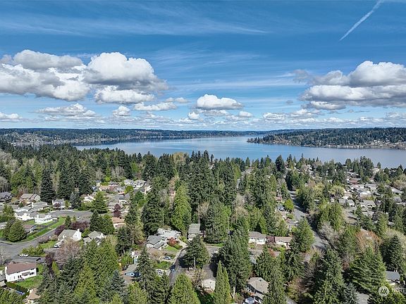 3rd image of 4707 W Lake Sammamish Parkway SE #D203