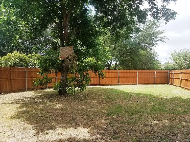 2425 Inverness Dr — Photo 17