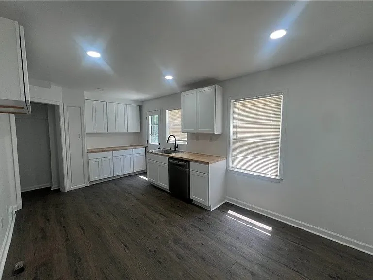 22144 Moross Rd — Photo 8