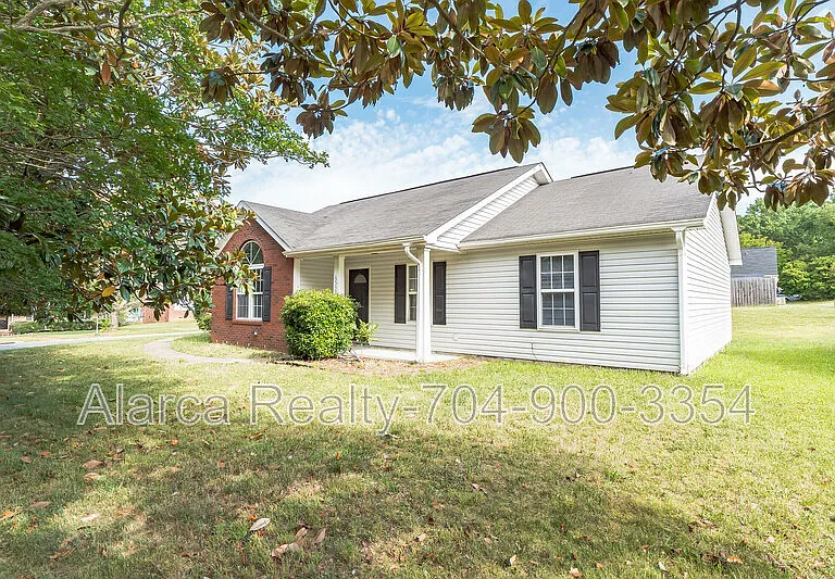 6532 David Ave — Photo 1