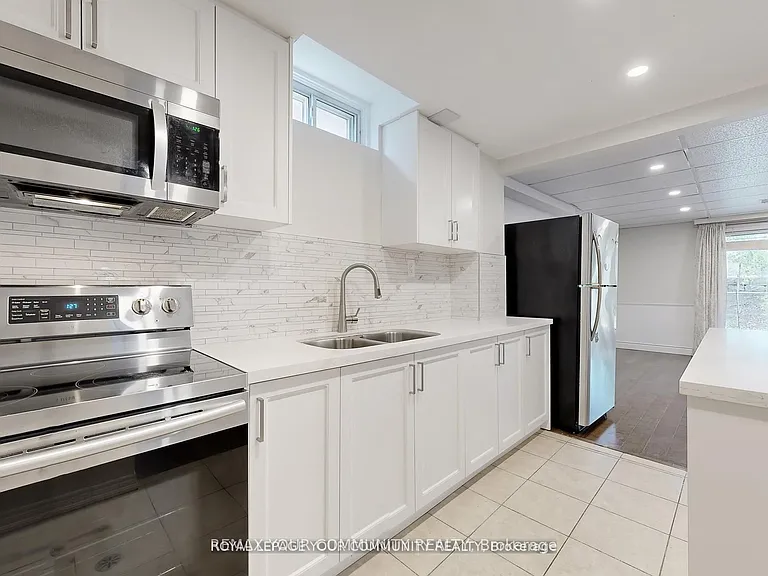 52 Eleanor Cir #LOWER — Photo 13