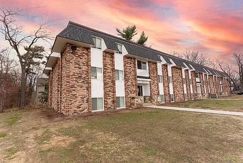 Royal Oak Apartments Photo 1