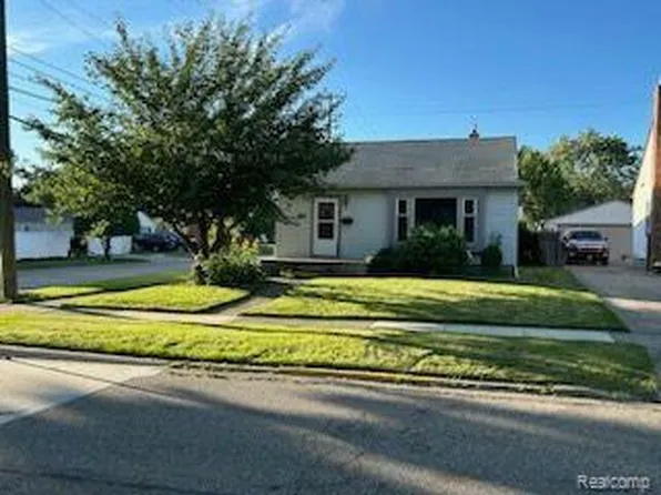 166 Charlevoix St, Clawson, MI 48017