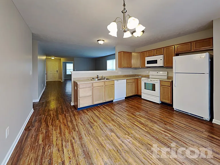 7335 Mosaic Dr — Photo 5