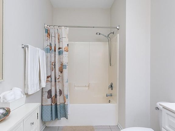 3rd image of 4134 Vanessa Dr #13