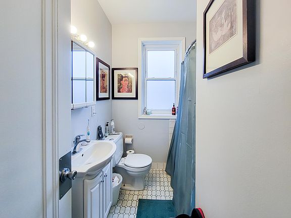 3rd image of 3712 N Sheffield Ave APT 404