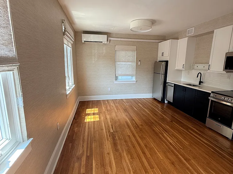 172 Nassau St #202 — Photo 4