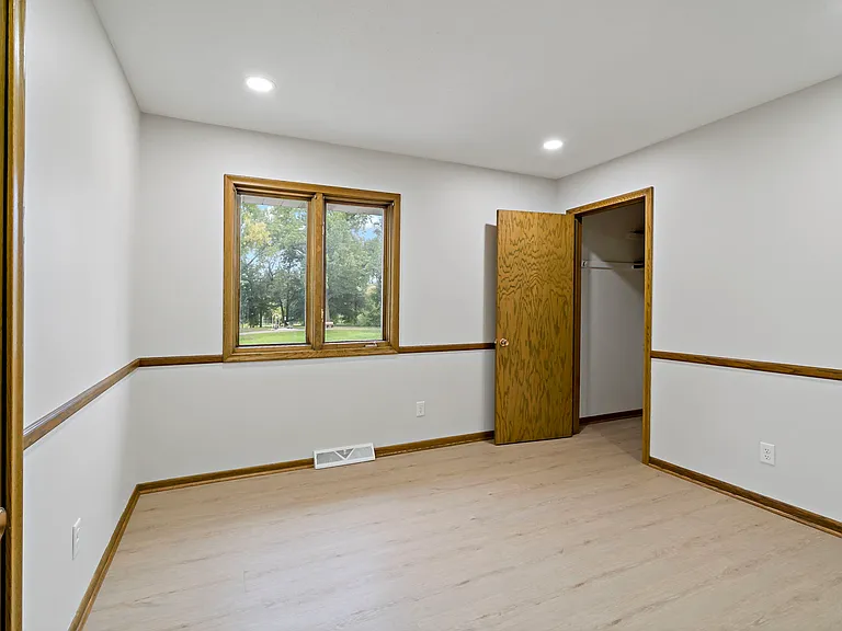 3916 Ensign Ave N — Photo 11