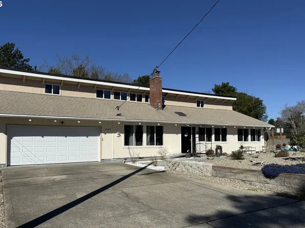 2580 Fir St, North Bend, OR 97459