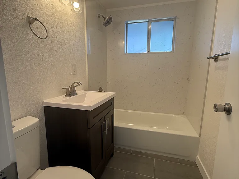 79 Carolina Dr — Photo 5