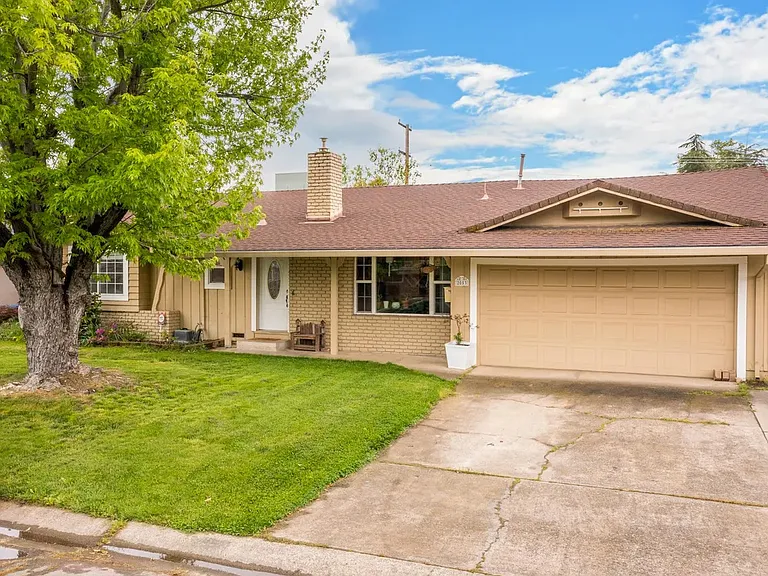 2053 Wilder Dr — Photo 9