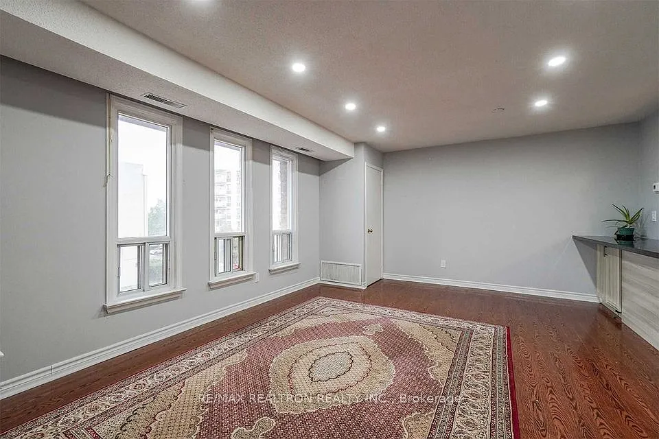 3 bed, $2,499 — Photo 3