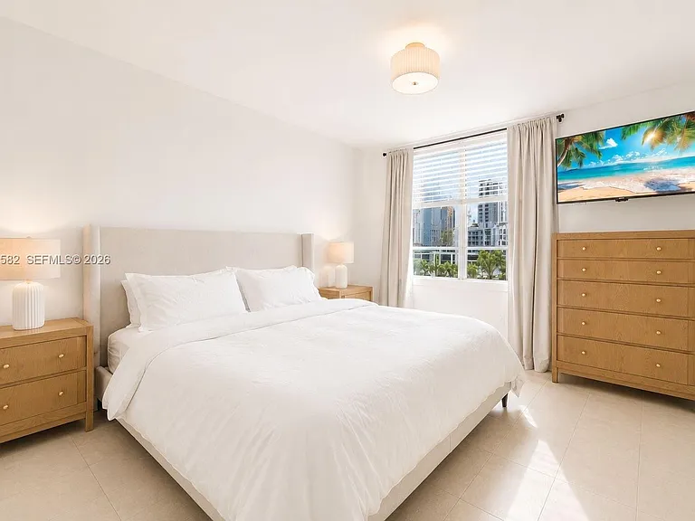 17800 Atlantic Blvd #Penthouse 3 — Photo 6
