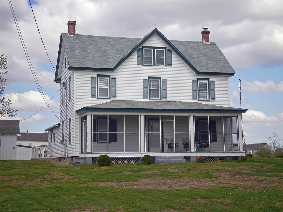 Farmhouse with updated siding, roof,& windows