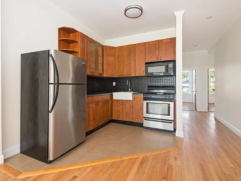 444 Grand Ave #3 — Photo 2