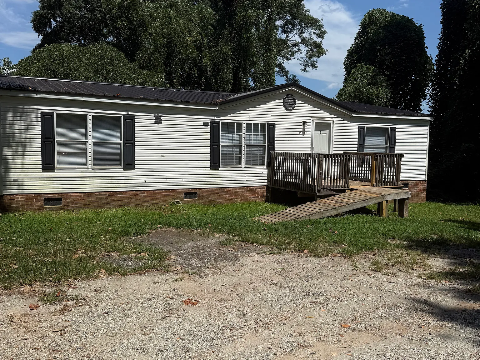 3 bed, 1344 sqft, $1,395 — Photo 1