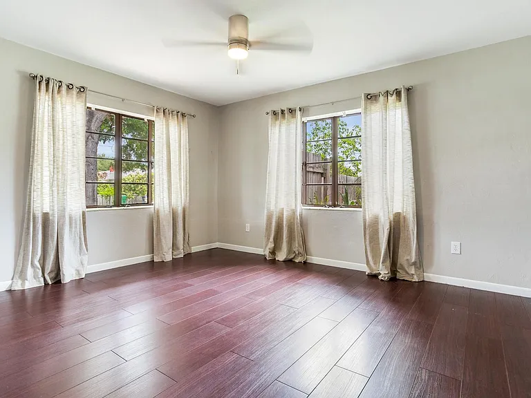 2514 W Gray St — Photo 25