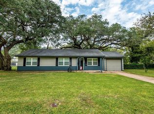 120 Chinaberry St, Lake Jackson, TX 77566