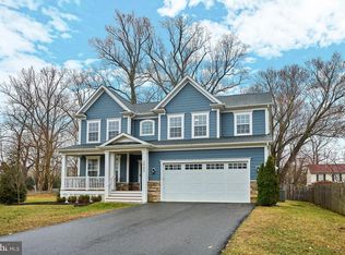 2905 Random Rd, Falls Church, VA 22042