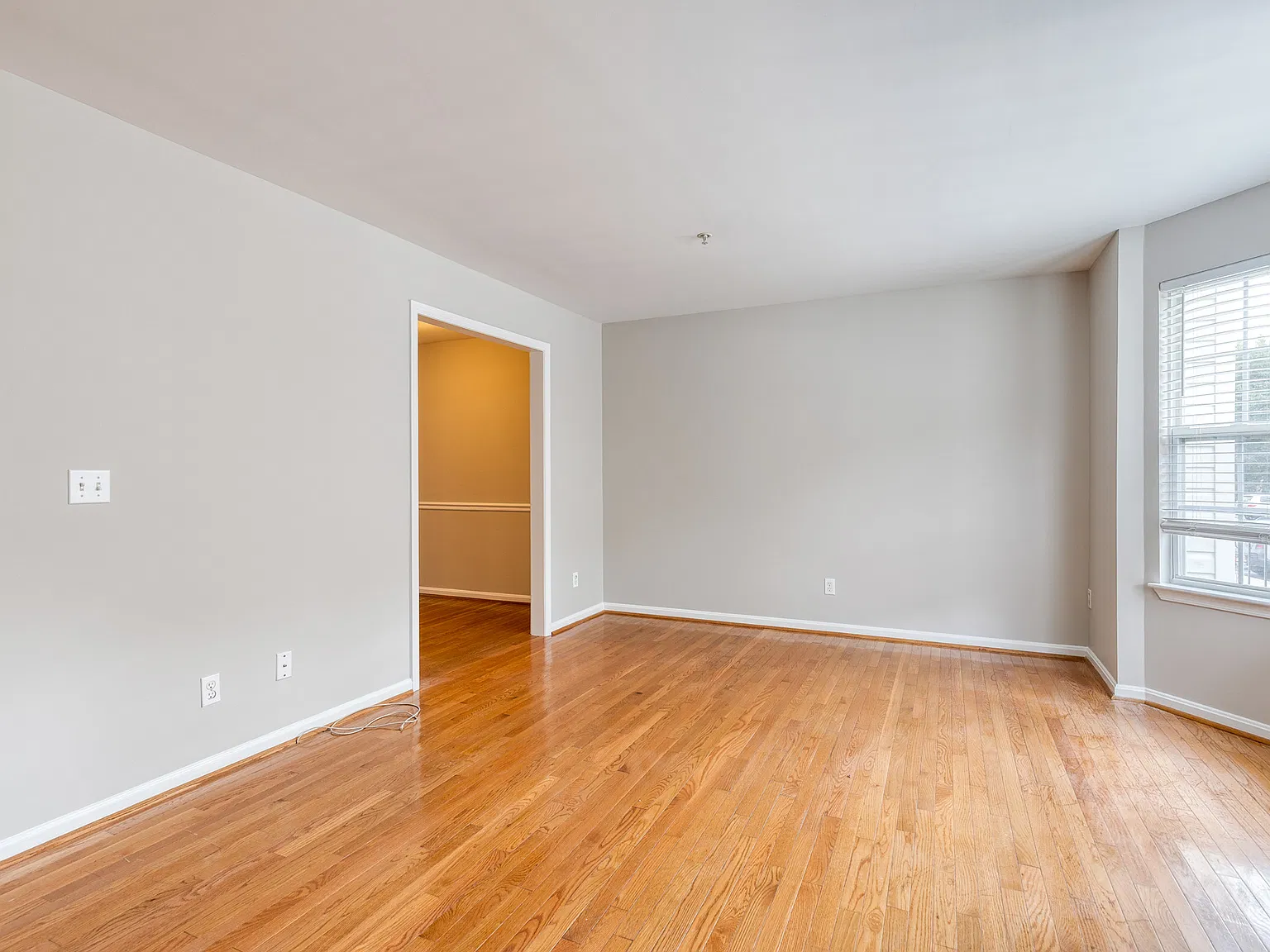 3 bed, 2.5 bath, 1712 sqft, $2,500 — Photo 4