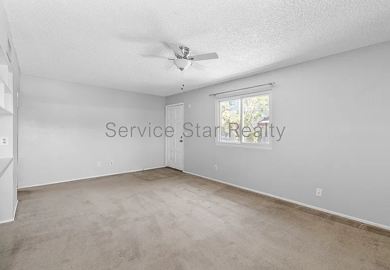 10215 N 8th Pl — Photo 3