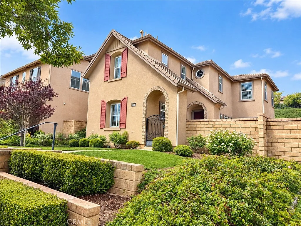 4 bed, 2167 sqft, $4,400 — Photo 1