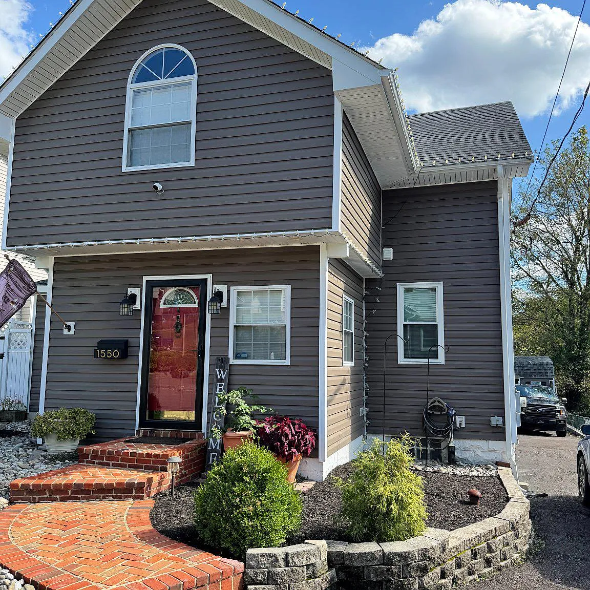 3 bed, 2.0 bath, 1400 sqft, $3,000 — Photo 2