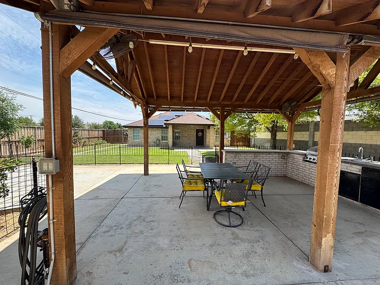 400 W Dengar Ave — Photo 17